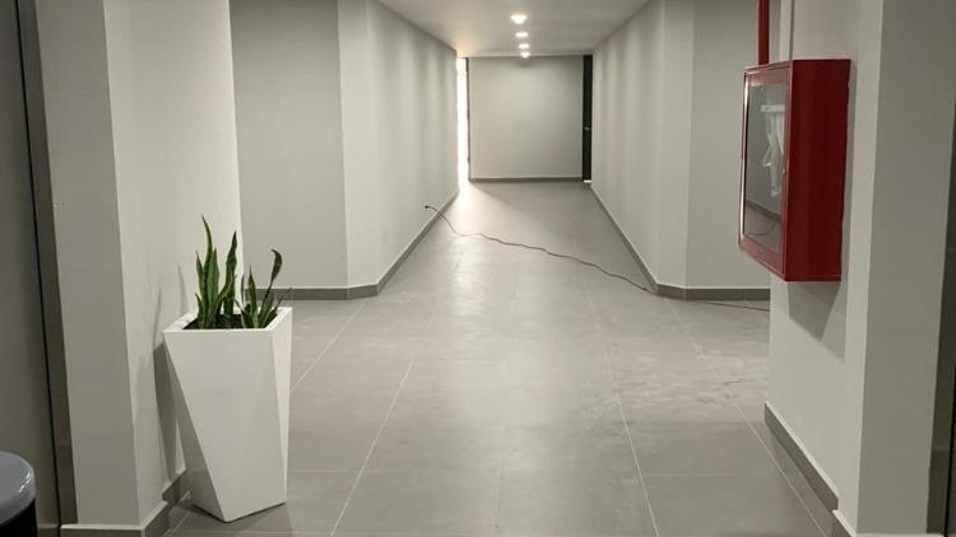 Oficina en renta en zona 7 sobre Calzada San Juan - Miniatura 7