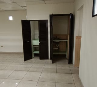 Oficina en renta en zona 9 edificio Heralso