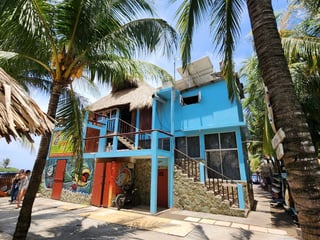 En Venta Hotel en El Paredón Sipacate - 5