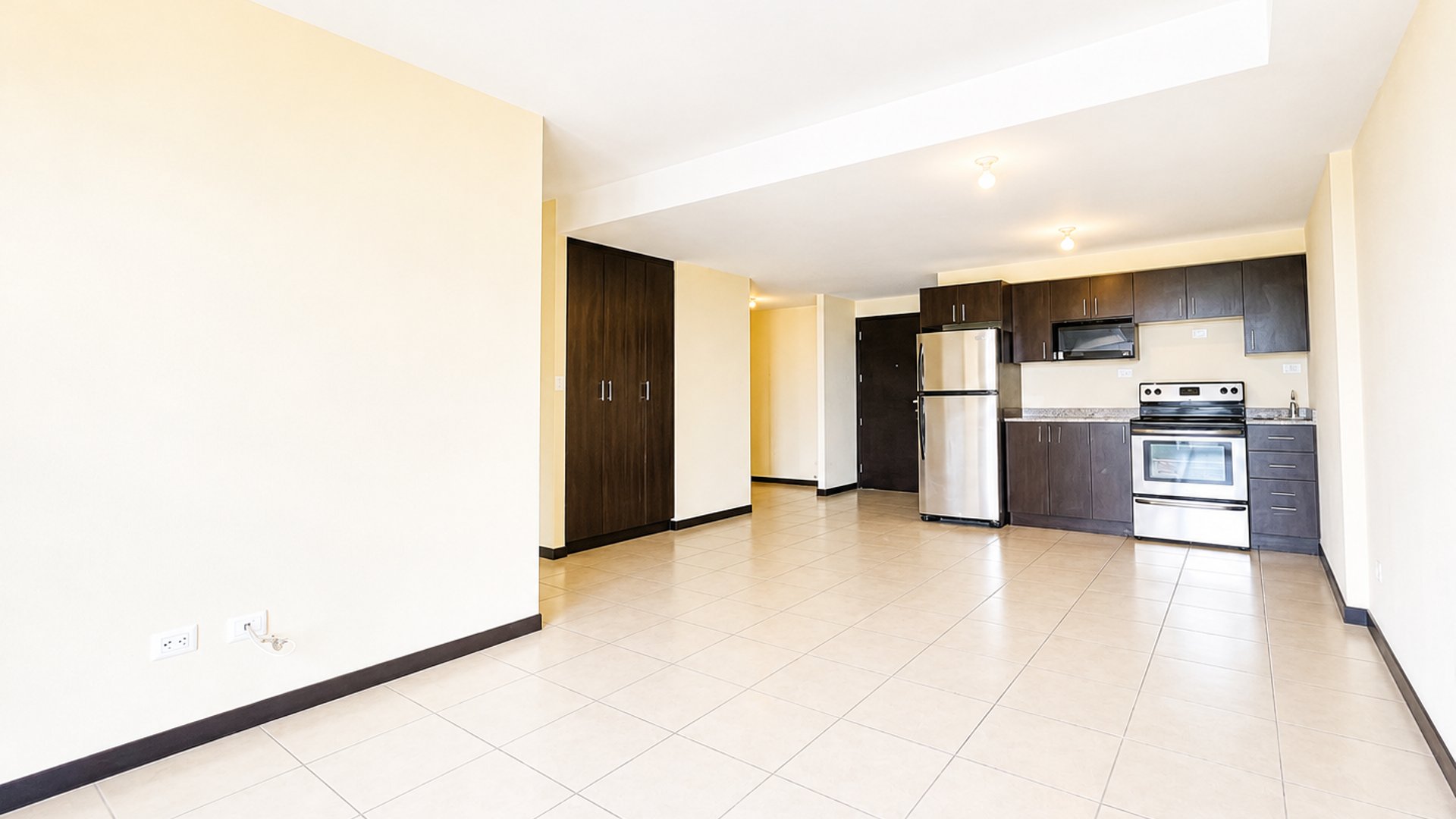 Apartamento en Renta en Torre Barcelona, Zona 9 - Miniatura 2