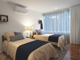 Apartamento en renta con jardín en la zona 10 - 5