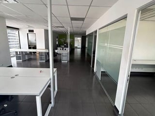 Oficina en venta, Desing Center zona 10. - 2