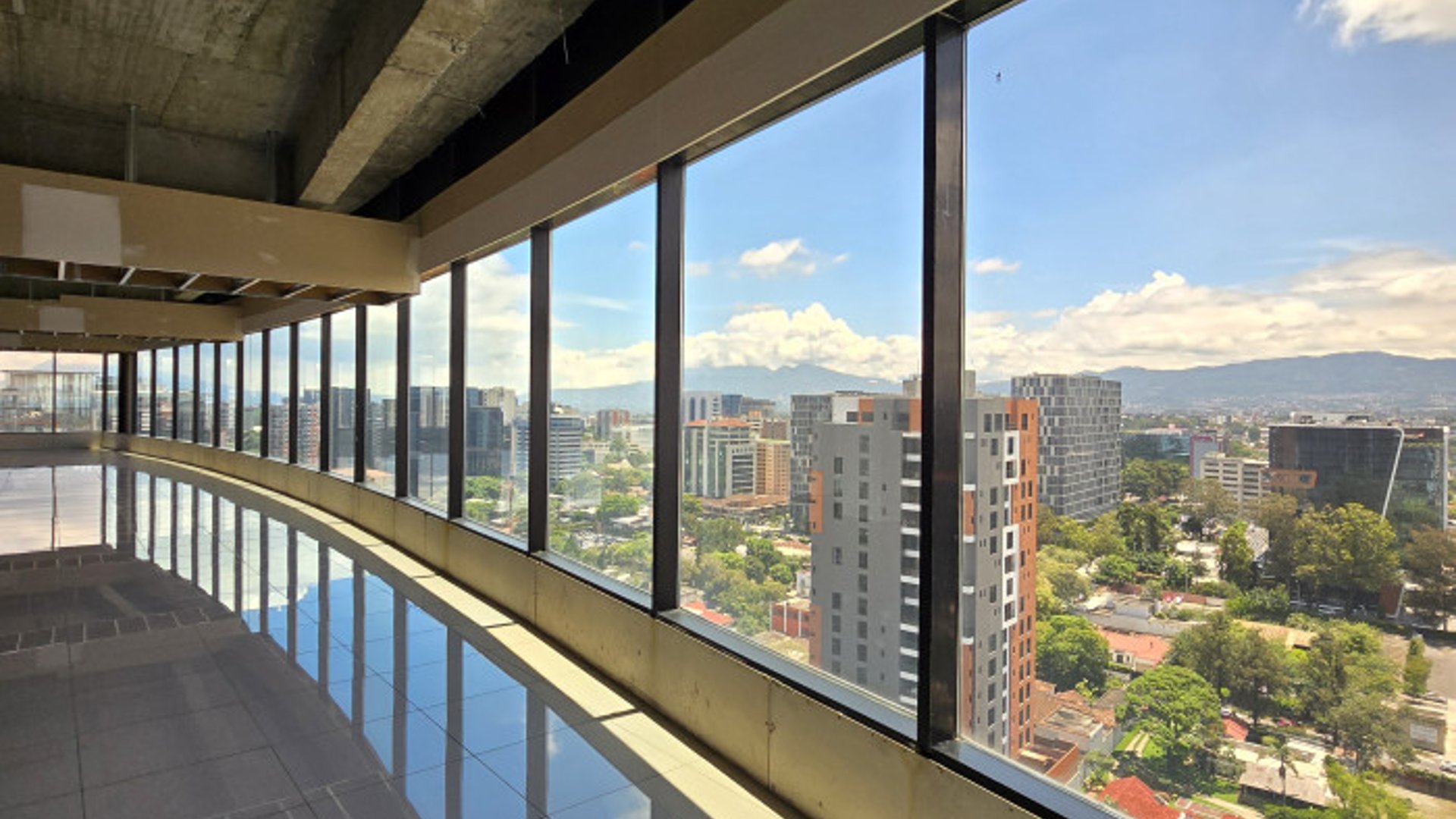 En venta oficinas en la Zona 10 Interamericas