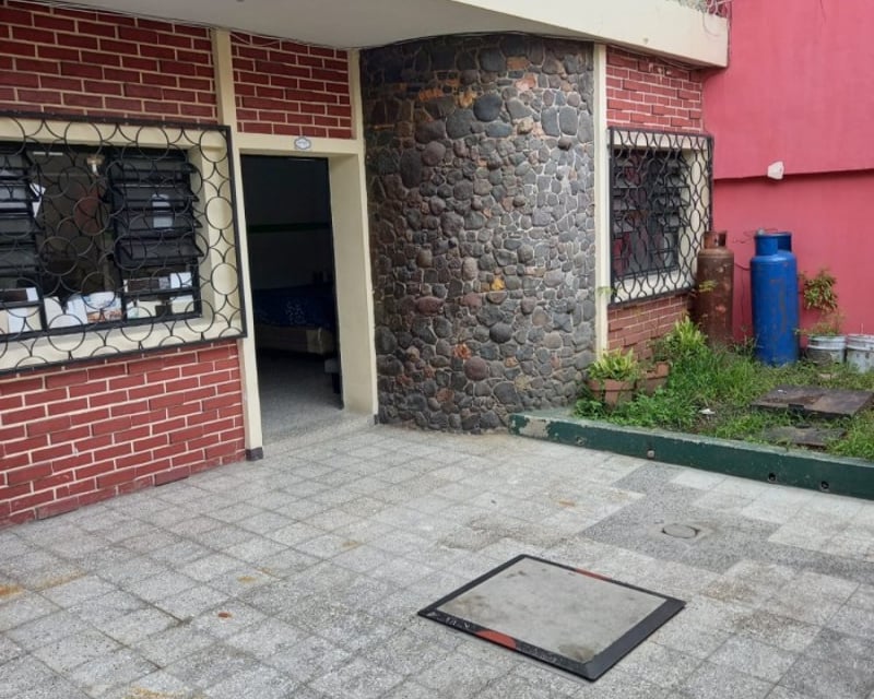 VENTA casa uso comercial en zona 12 entorno El Carmen