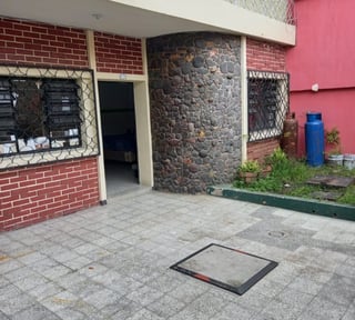 VENTA casa uso comercial en zona 12 entorno El Carmen