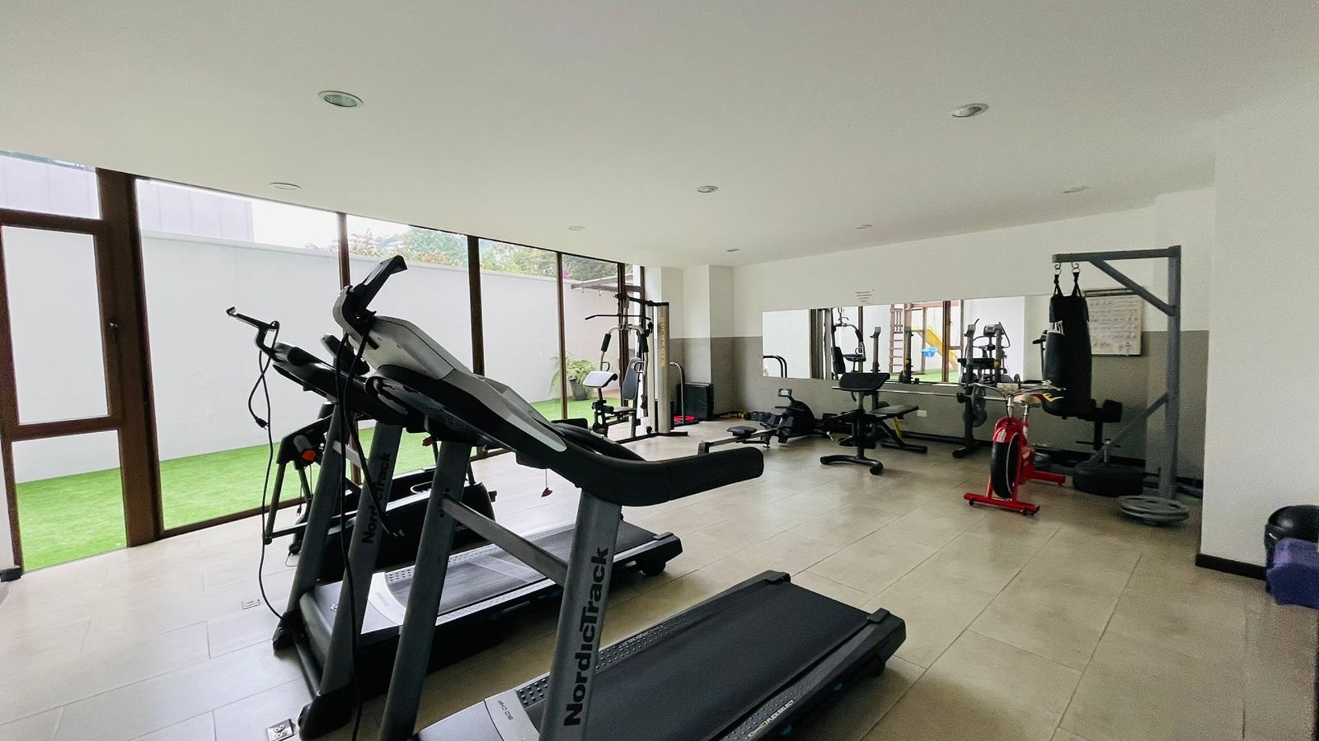 VENTA DE MODERNO APARTAMENTO - ALBERO 15, VH2 ZONA 15 - Miniatura 12