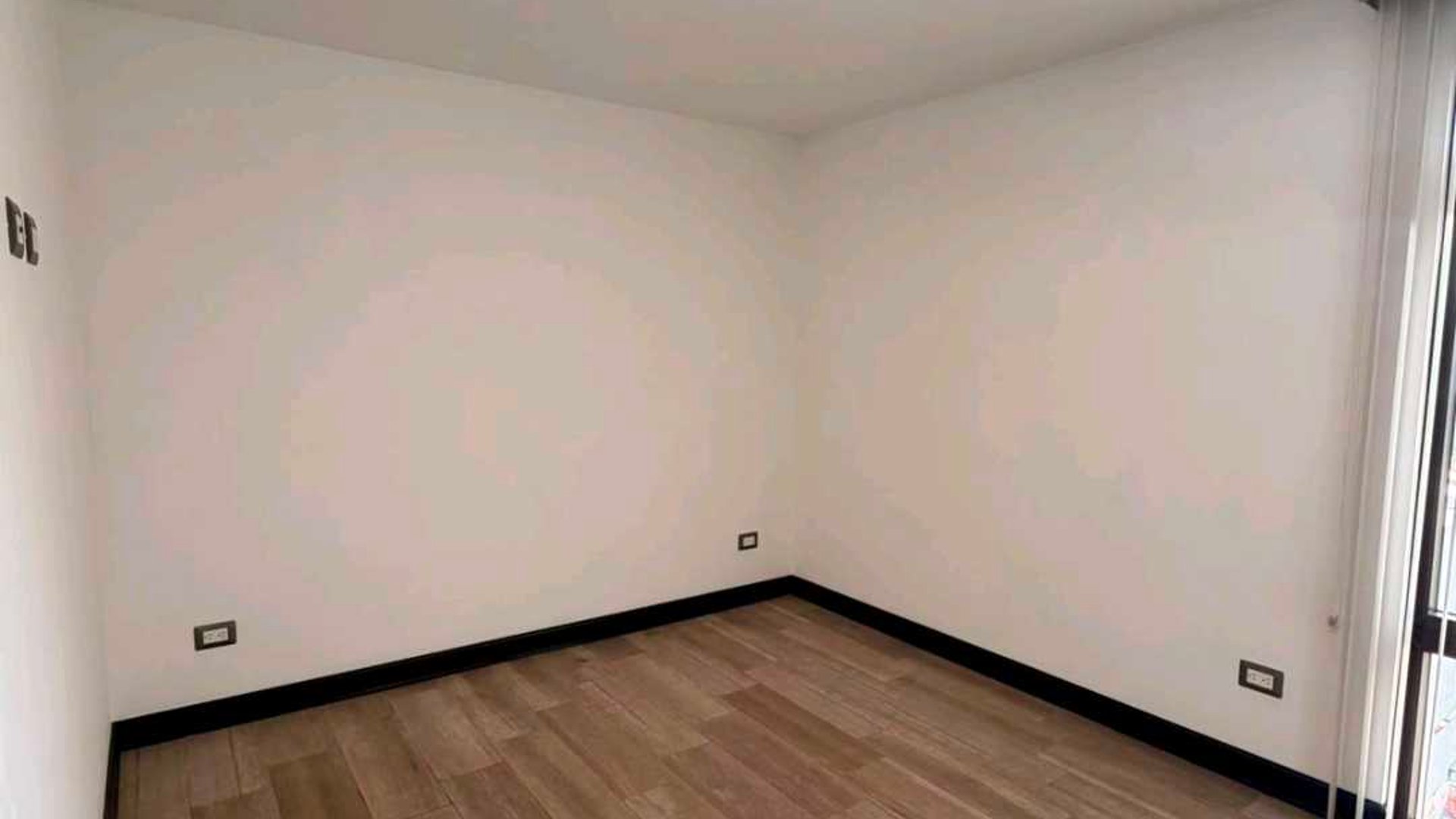 APARTAMENTO EN ALQUILER ???? Edificio Tres 15, Zona 13 - Miniatura 11