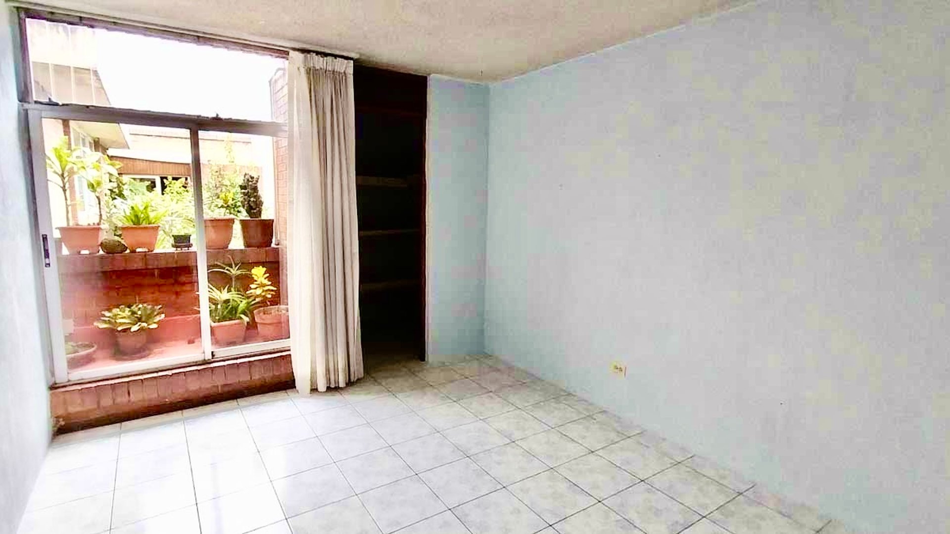 Casa amplia en renta, Condominio La Pradera, zona 10 - Miniatura 12