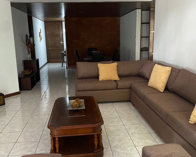 Vendo Lindo Apartamento en zona 10 Edificio Santa Clara II