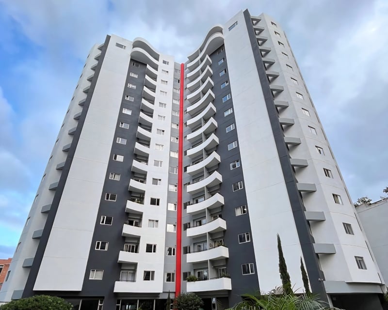 RENTA APARTAMENTO ATTICA II ZONA 14 CON CUARTO DE SERVICIO