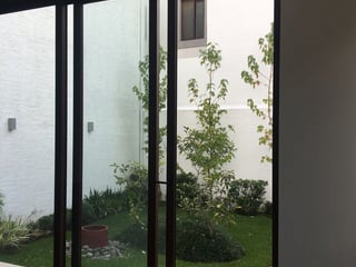 Hermosa casa con jardín en venta Cayalá, zona 16 - 2