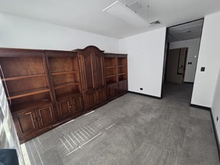 Alquilo Clínica en Renovati zona 10 - Image 4