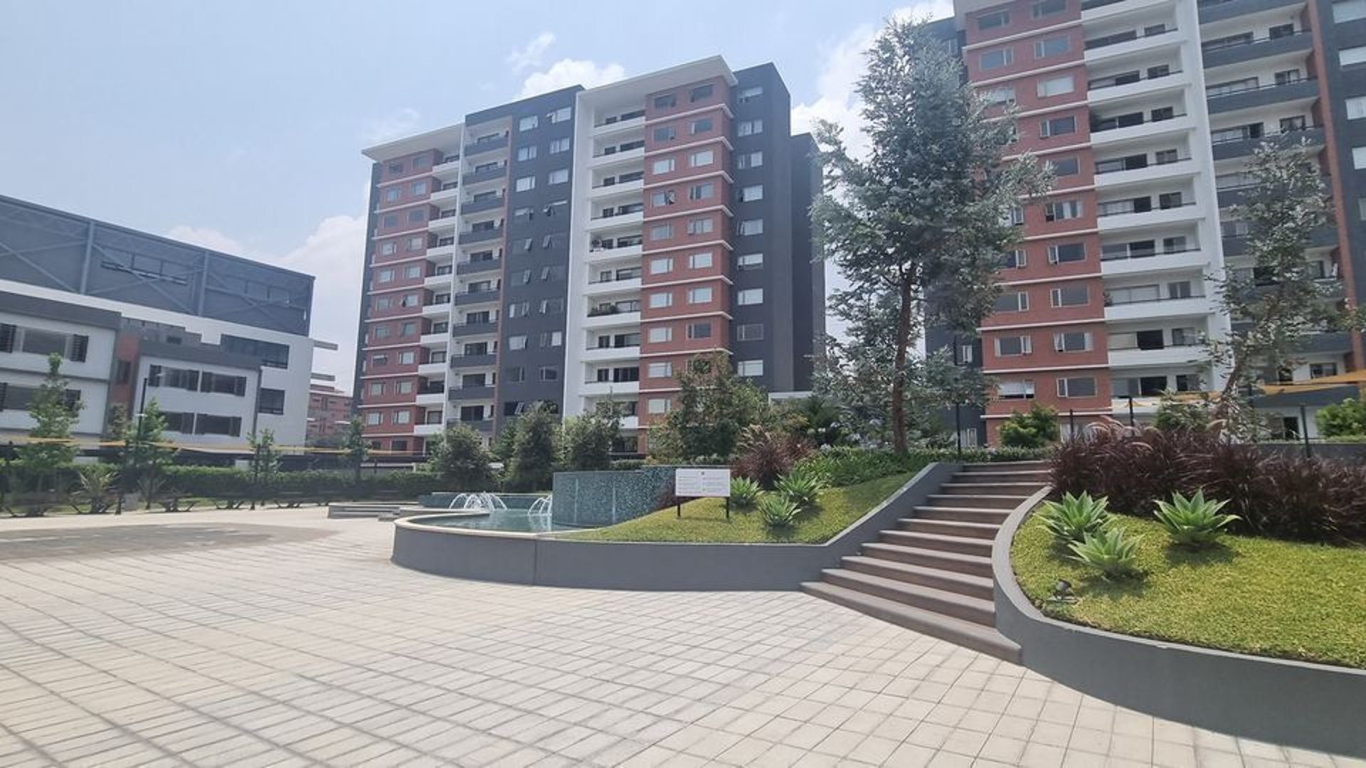 APARTAMENTO EN VENTA ZONA 14 - Image 1