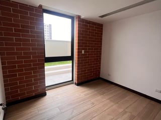 APARTAMENTO CON JARDÍN - Image 9