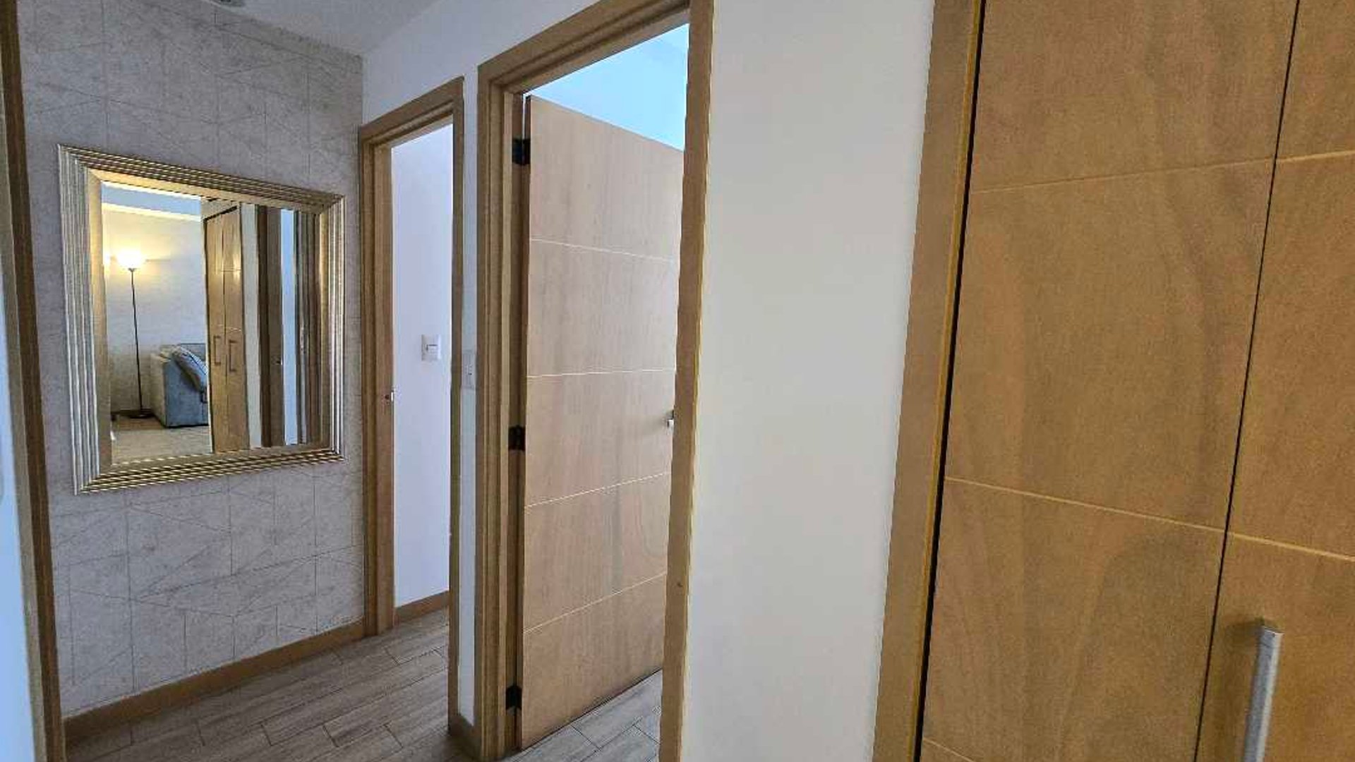 APARTAMENTO AMUEBLADO EN ALQUILER EN ZONA 10 - - Miniatura 11