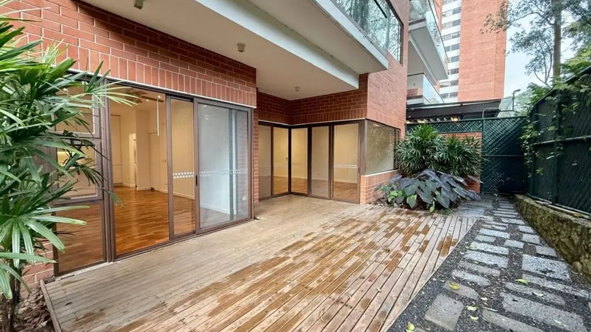Apartamento con Jardín en renta con o sin muebles ,zona 10