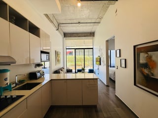 VENTA DE MODERNO APARTAMENTO DE PRIMER NIVEL - SHIFT CAYALÁ, ZONA 16 - 2