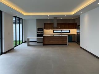 Casa en Renta en Zona 10, 3 habitaciones y hab de servicio ref-6075 - 2