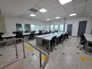 Oficina en renta amueblada y con balcon en zona 14 Ref-5285 - 5
