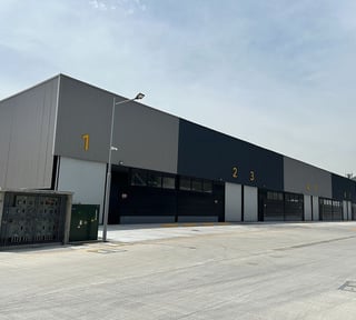 ➤ Bodega en alquiler dentro de complejo Distripark,