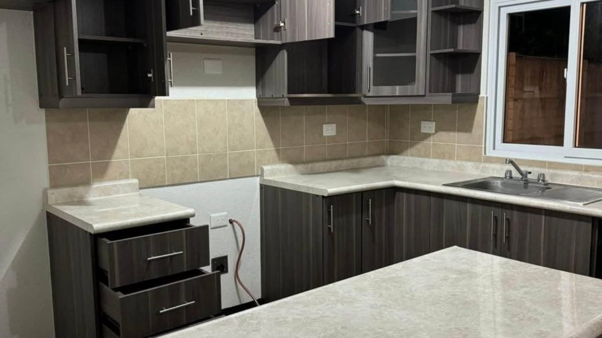 Casa Moderna en Venta - San José Pinula, Guatemala - Miniatura 6