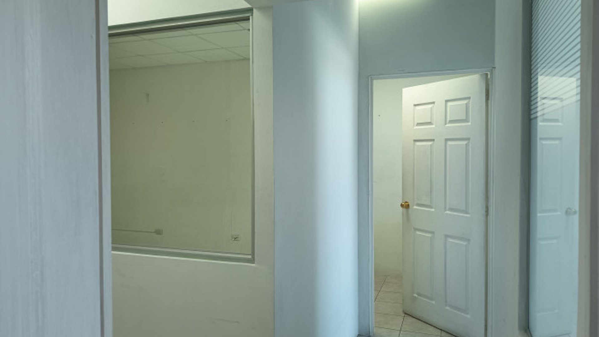 Oficina en Venta y/o renta en Zona 10 Zona Pradera - Miniatura 10