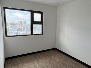 Apartamento en Venta Edificio Marqués de Oakland Zona 10 - Image 11