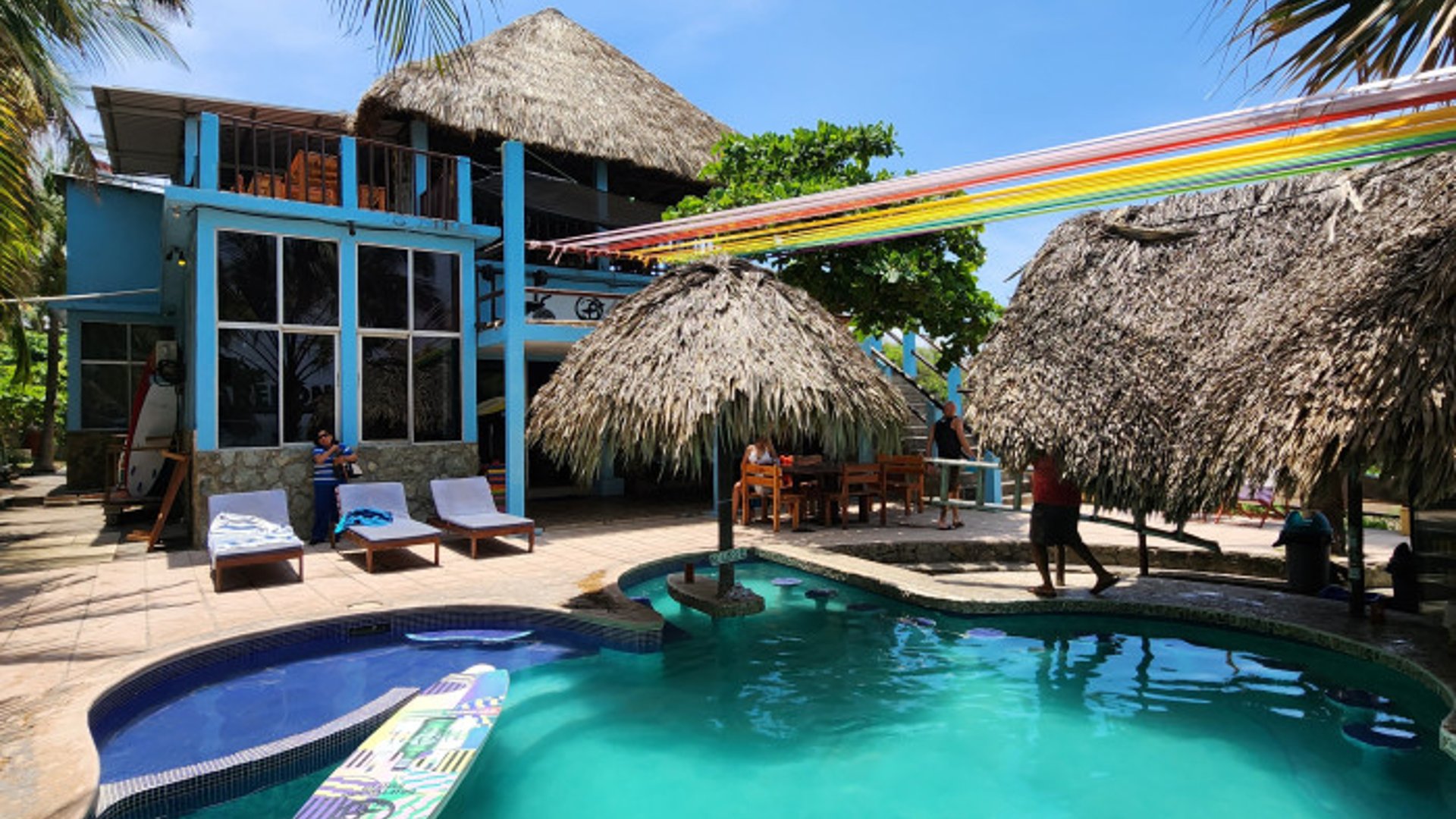 En Venta Hotel en El Paredón Sipacate - Miniatura 2