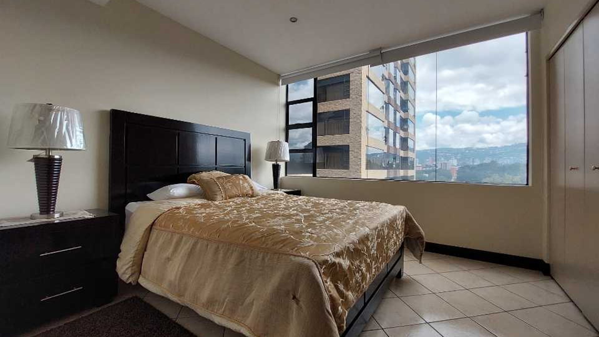 VENDO/ALQUILO APARTAMENTO EN MILENIA ZONA 10 DE 3 DORMITORIOS - Miniatura 10