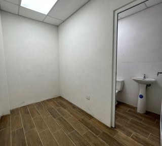 VENDO / ALQUILO BODEGA – ZONA 13 - Miniatura 7