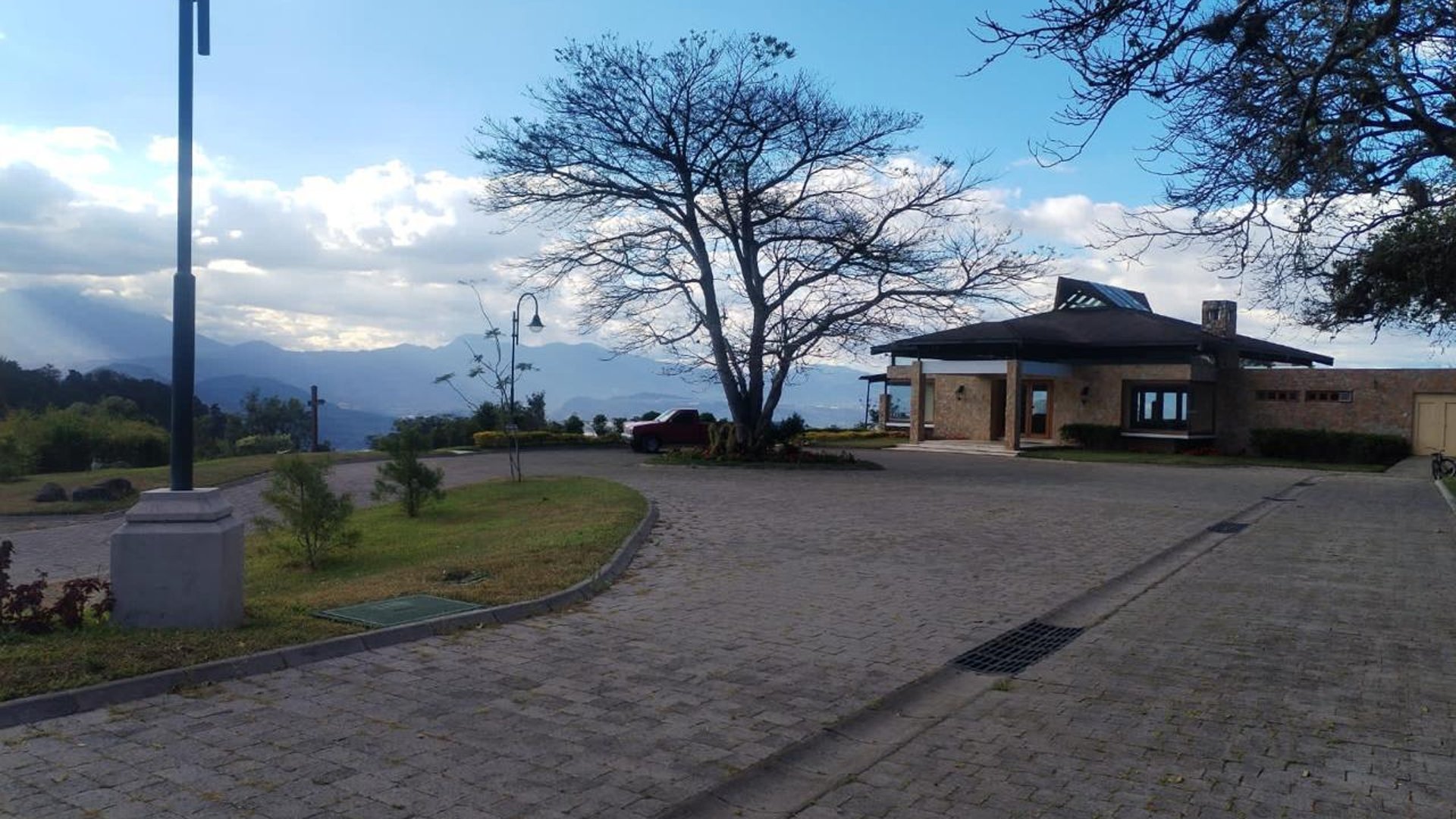 VENTA DE AMPLIO TERRENO - EL RECREO, STA. ELENA BARILLAS - Miniatura 4