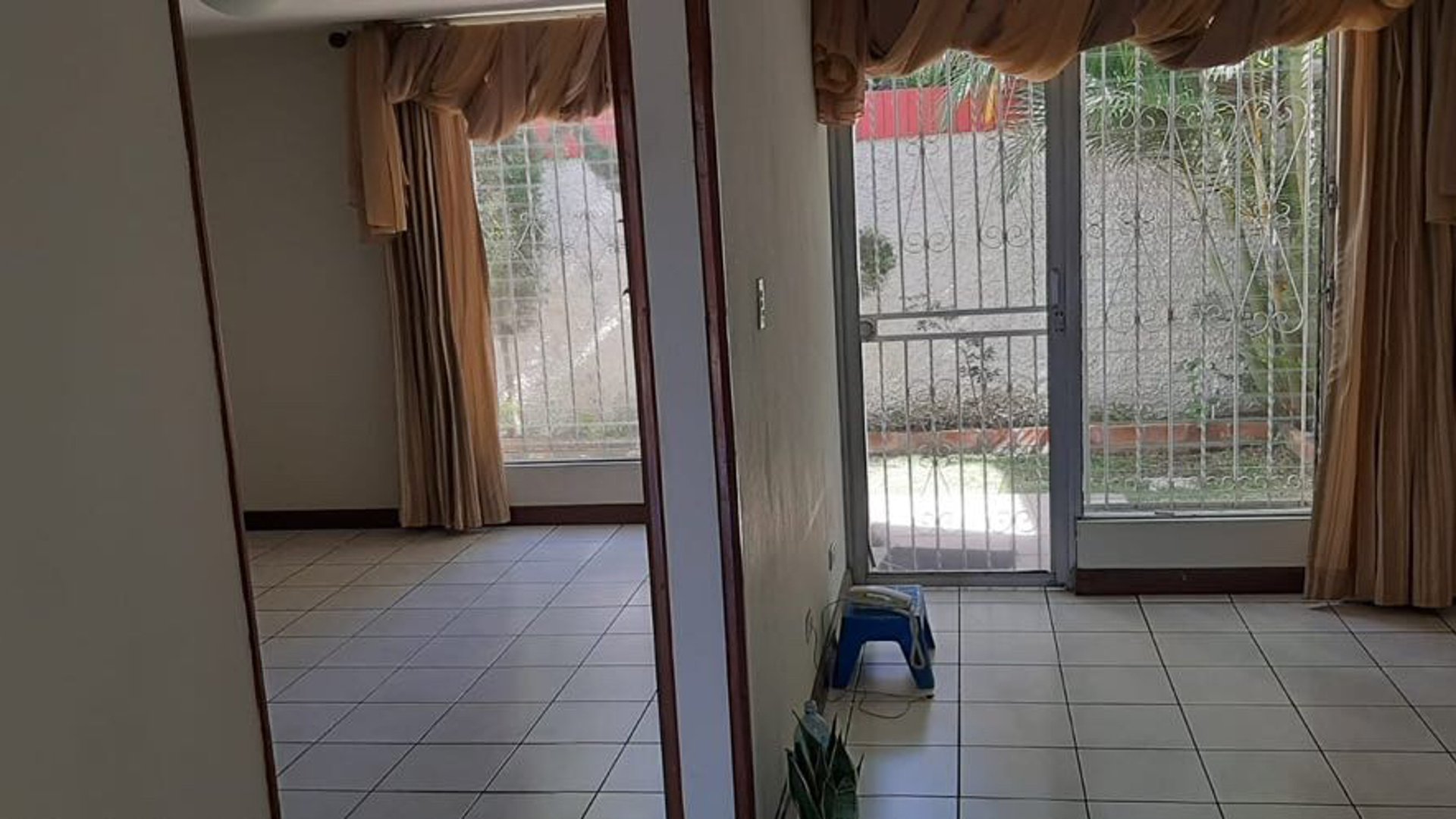 Alquilo casa en Condominio Zona 11 - Miniatura 2