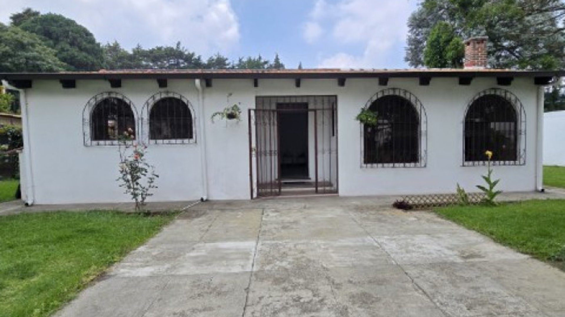 Oficina en Renta San Lucas Sacatepéquez, amplio Parqueo - Miniatura 21