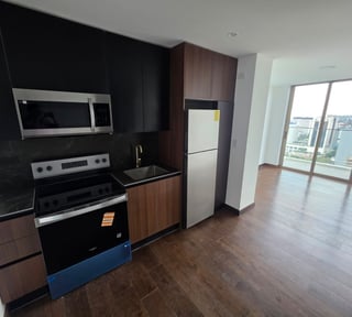 Renta de apartamento con balcón - 1 habitacion en zona 10 Ref-5922
