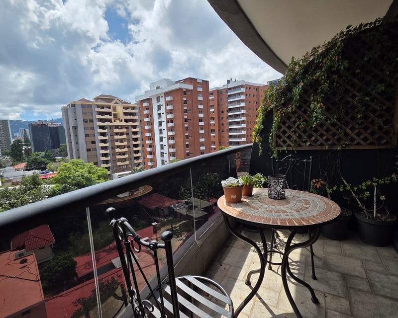 Apartamento amueblado cerca de La Estacion Zona 10