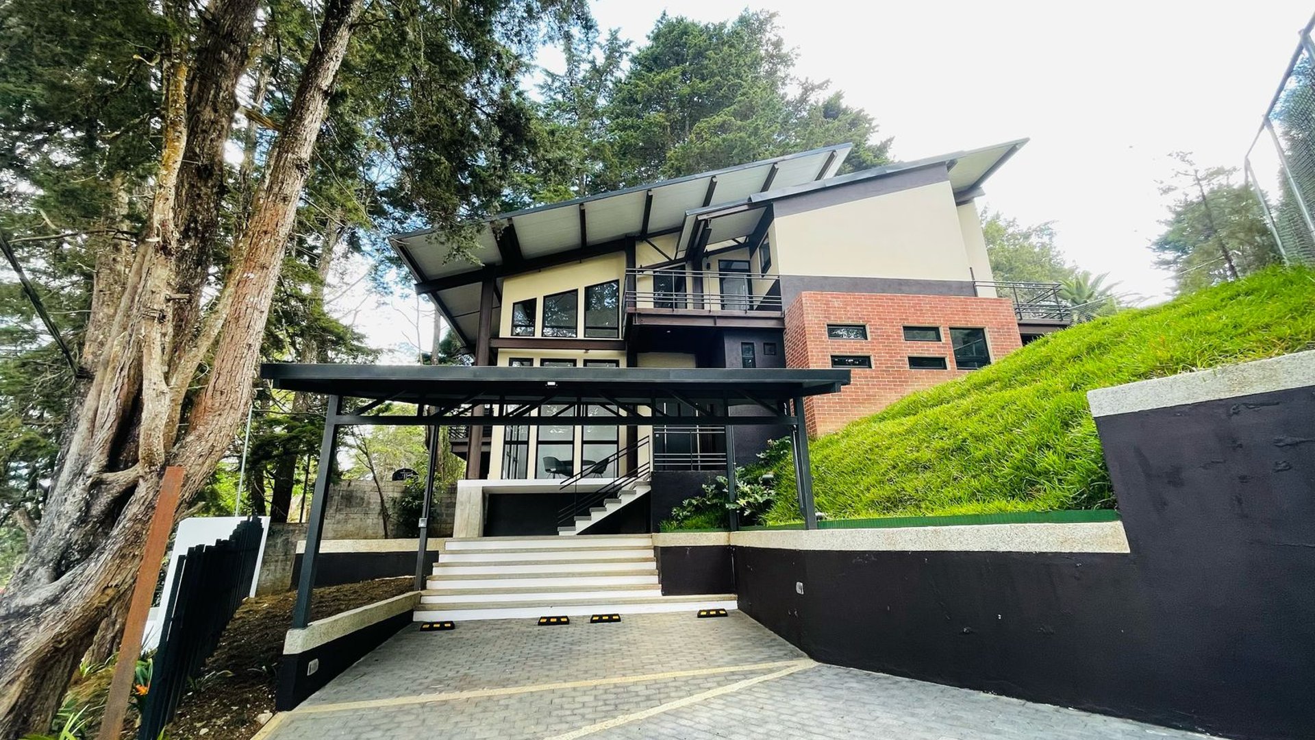 VENTA DE MODERNA CASA - SAN ANTONIO, KM 16 CARR. SALVADOR