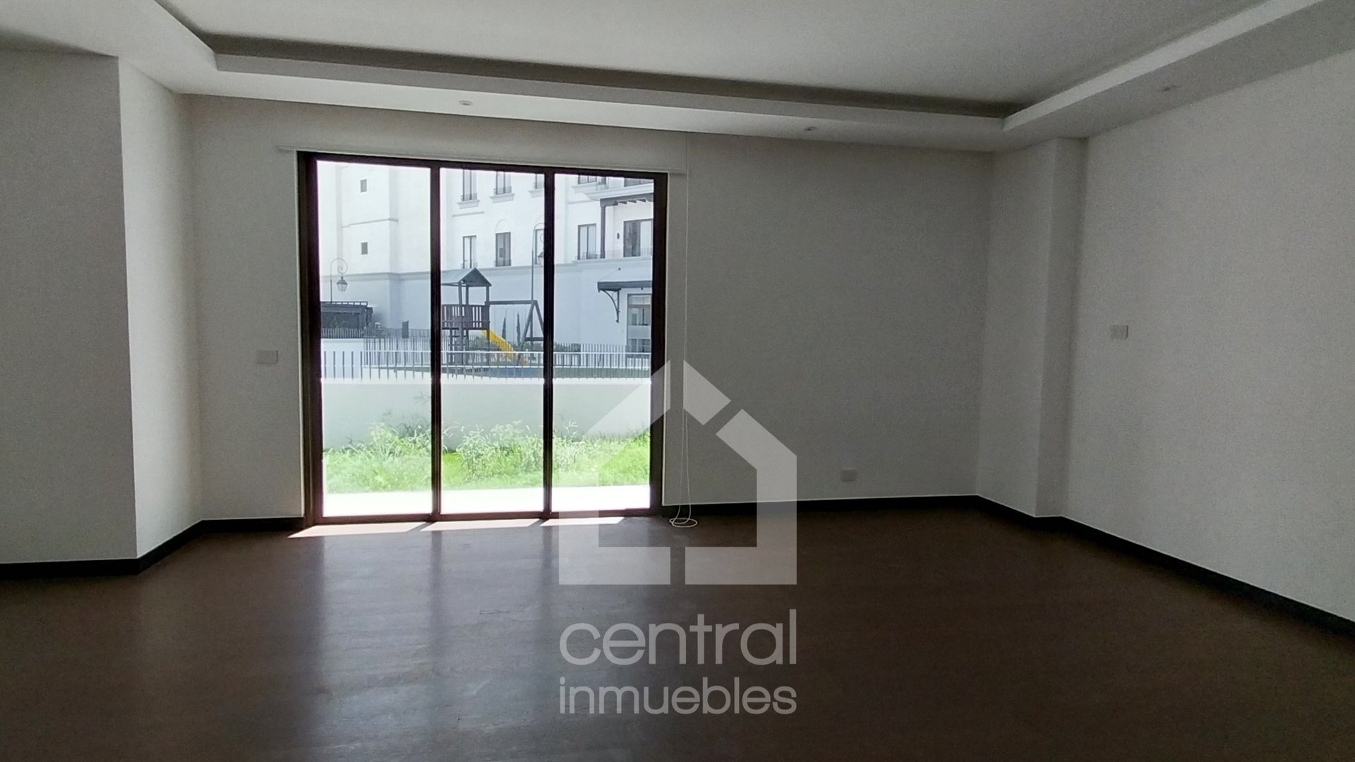 Lujoso Apartamento en Renta con jardín privado en Nogales Cayalá - Miniatura 2