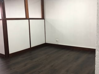 Alquiler o venta de oficina en El Edificio Reforma Montufar  - 2