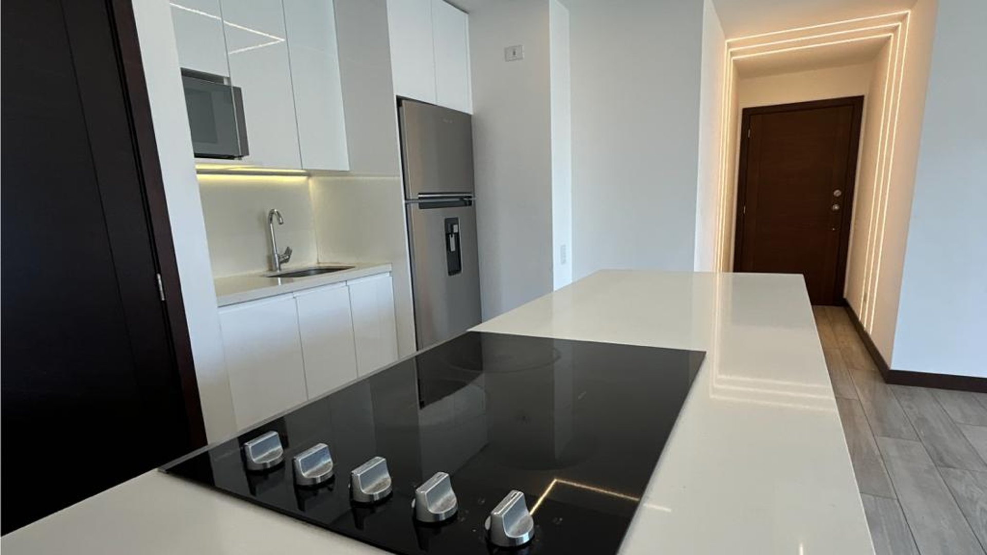 Apartamento en renta Con Linea Blanca en zona 14 - Miniatura 2