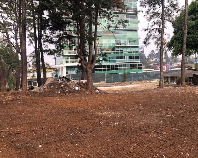 Alquiler de terreno al lado de edificio scena, CES