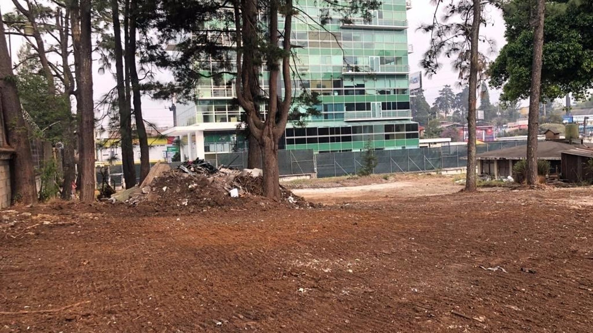 Alquiler de terreno al lado de edificio scena, CES