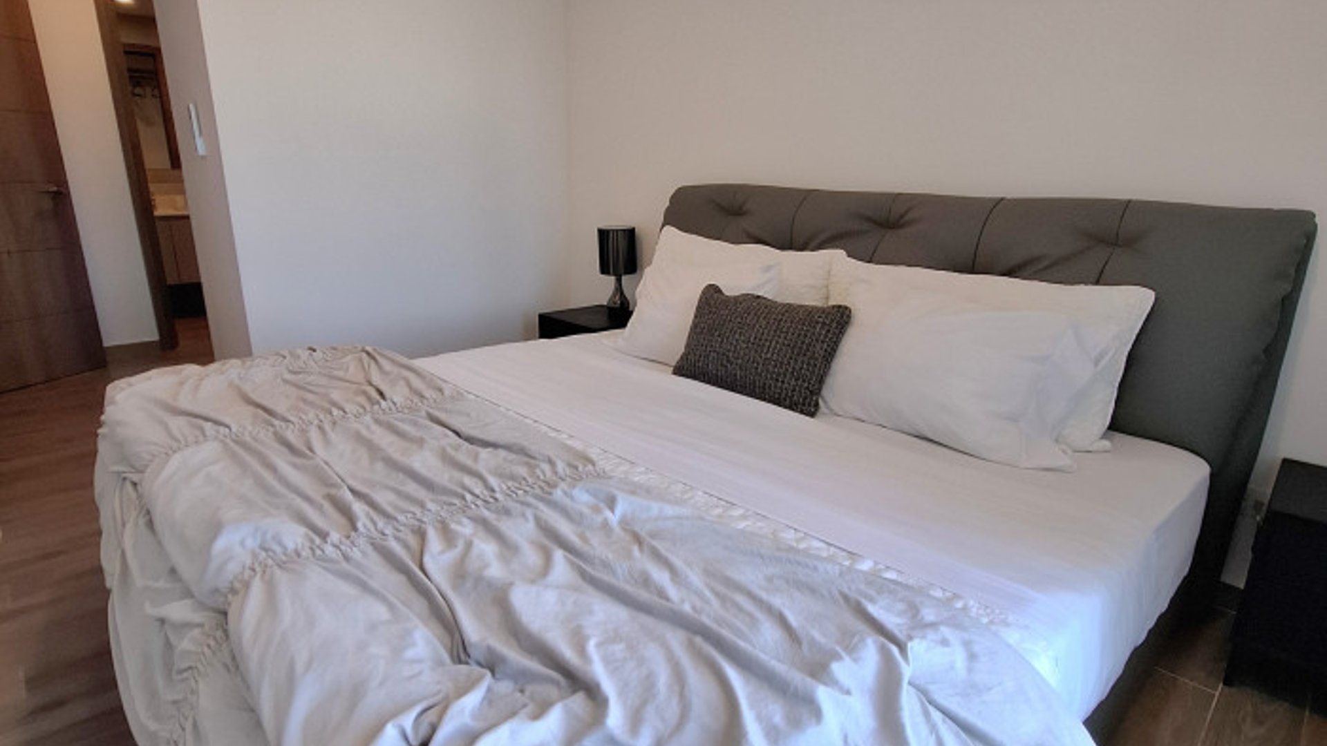Apartamento Amueblado de 3 Habitaciones en Parque 14 - Miniatura 9