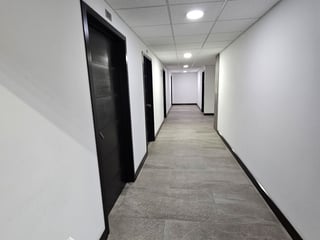 OFICINA EN RENTA EN ZONA 10 - 4
