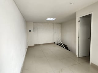 Local en renta o venta en Plaza Comercial en Amatitlán - 3