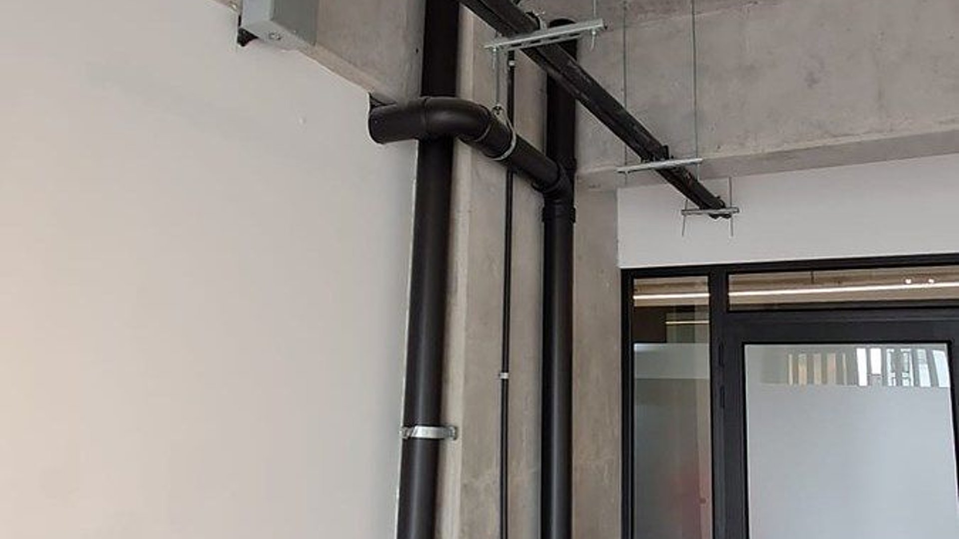 OFICINA EN VENTA O RENTA – EDIFICIO GRANAT, ZONA 4 - Miniatura 11