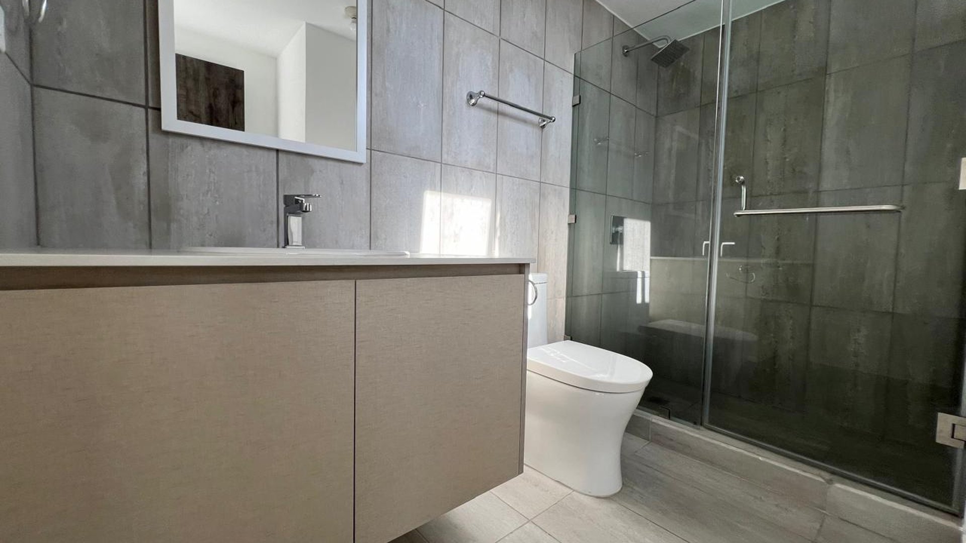 ALQUILER DE LINDO APARTAMENTO - MOREA, ZONA 15 - Miniatura 9