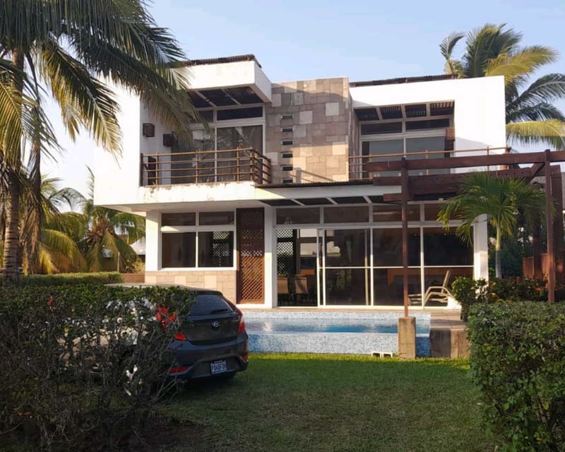 CASA VACACIONAL EN ALQUILER EN IZTAPA "CASAS DEL PACIFICO"
