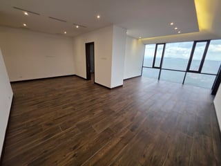 Venta de Penthouse de 4 habitaciones en zona 10 Ref-5053 - Image 16