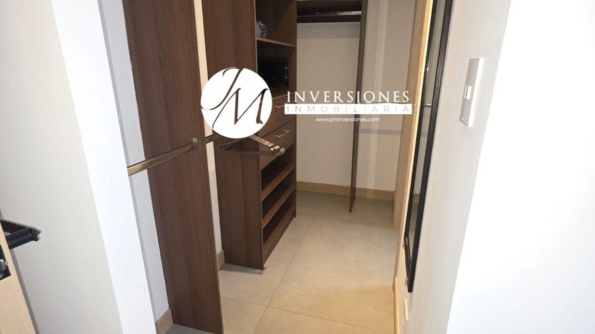 Apartamento amueblado en renta zona 10 - Miniatura 6