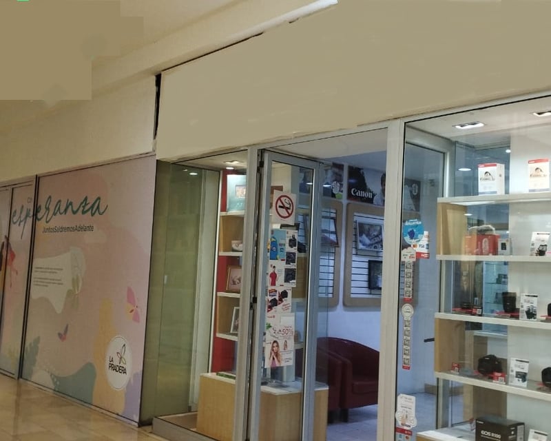 Venta  Zona 10 Local Centro Comercial La Pradera